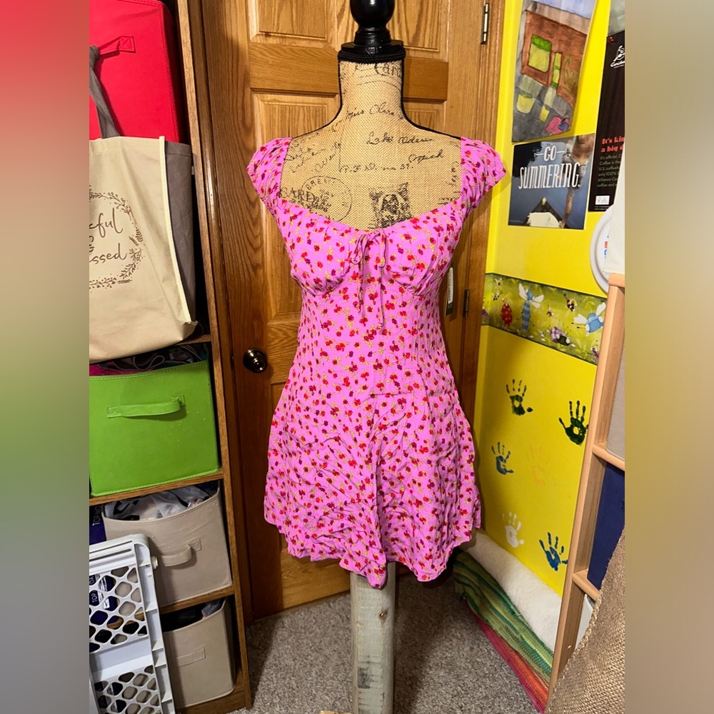 WILD FABLE💕💗🌸NWT CAPPED SLEEVED DRESS - Picture 4 of 9